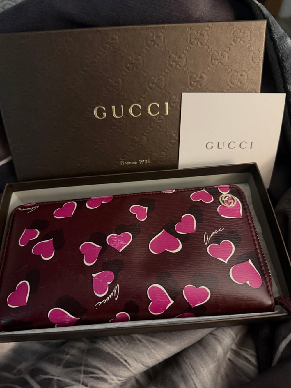Gucci Burgundy Wallet with Pink Heart Print - Picture 2 of 11